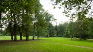 Kuvassa Håkansbölen kartanopuisto